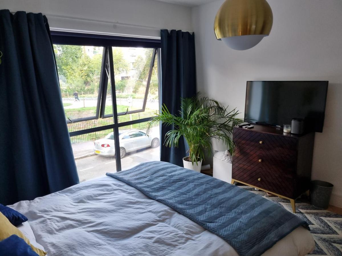 Bright Spacious Apartment In The Park London Eksteriør bilde